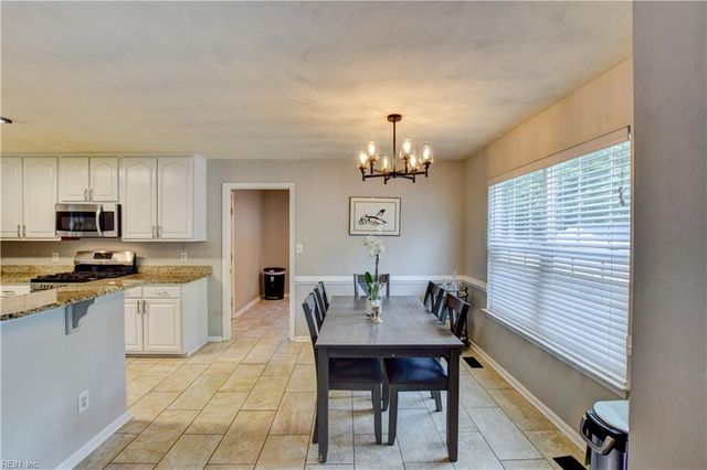 541 Lake Crest DR, Chesapeake, VA 23323