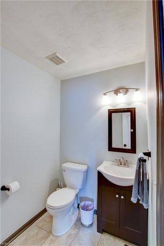 541 Lake Crest DR, Chesapeake, VA 23323