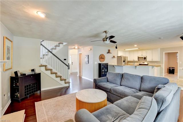 541 Lake Crest DR, Chesapeake, VA 23323