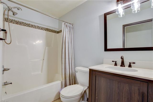 541 Lake Crest DR, Chesapeake, VA 23323