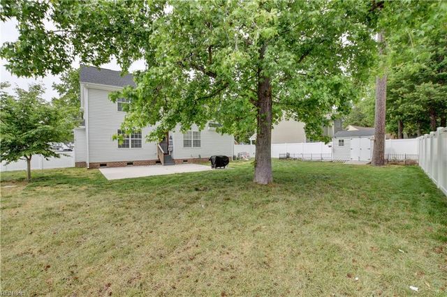 541 Lake Crest DR, Chesapeake, VA 23323