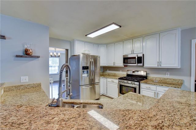 541 Lake Crest DR, Chesapeake, VA 23323