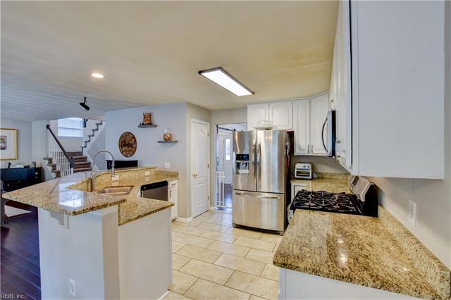 541 Lake Crest DR, Chesapeake, VA 23323