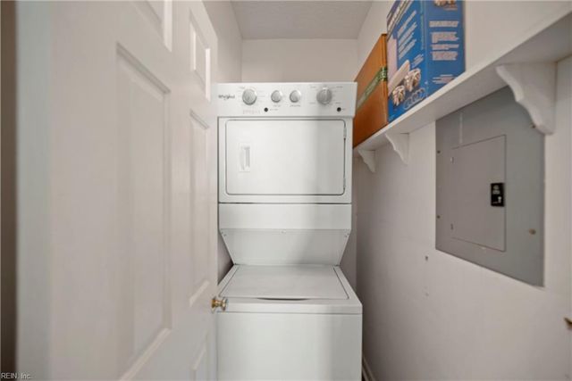 2313 Beach Haven Dr Apt 303, Virginia Beach, VA 23451