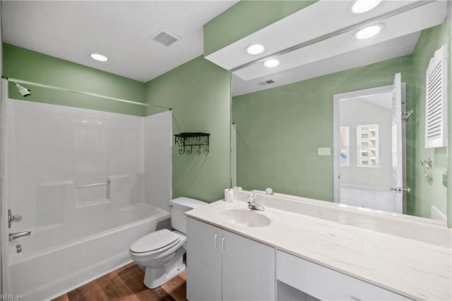 2313 Beach Haven Dr Apt 303, Virginia Beach, VA 23451