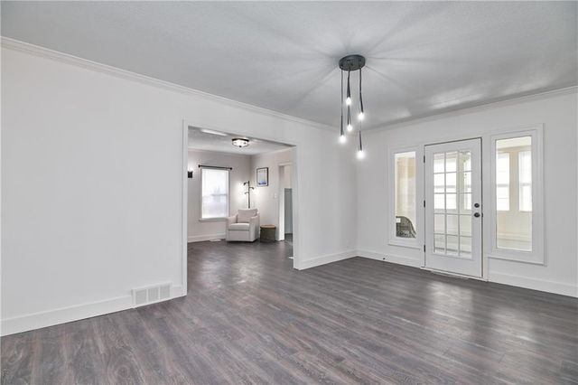 7442 Paseo Boulevard, Kansas City, MO 64131