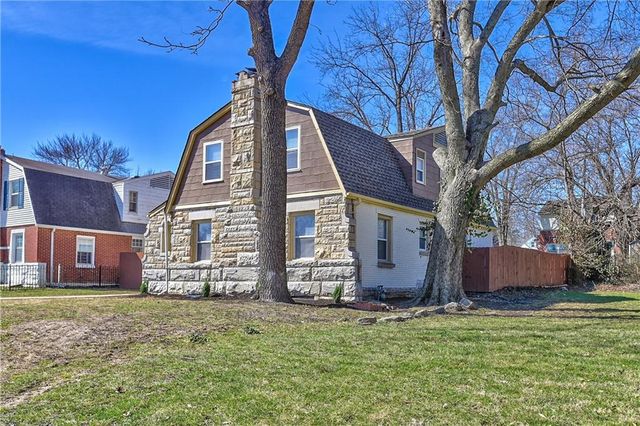 7442 Paseo Boulevard, Kansas City, MO 64131