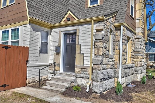 7442 Paseo Boulevard, Kansas City, MO 64131
