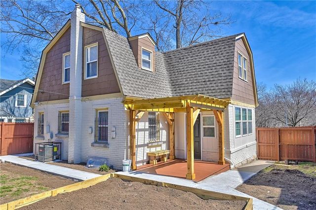 7442 Paseo Boulevard, Kansas City, MO 64131