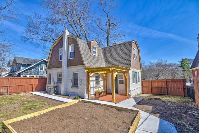 7442 Paseo Boulevard, Kansas City, MO 64131