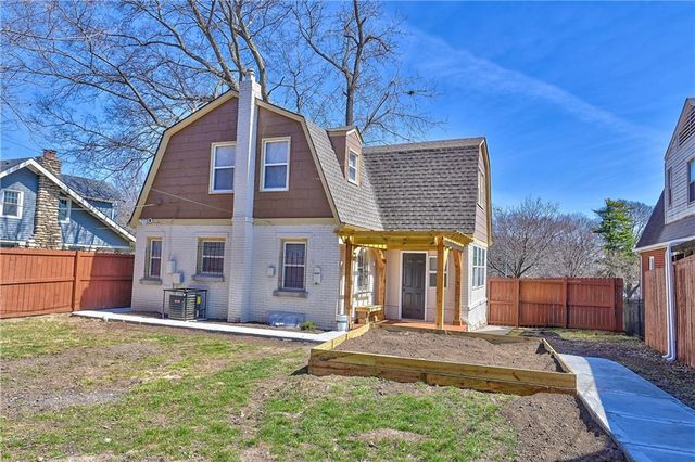 7442 Paseo Boulevard, Kansas City, MO 64131