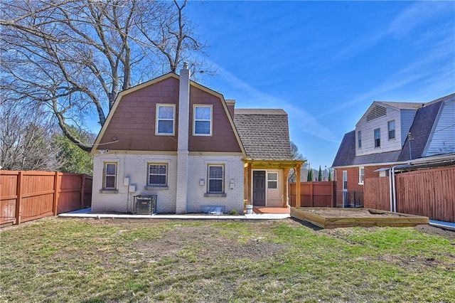 7442 Paseo Boulevard, Kansas City, MO 64131