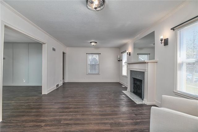 7442 Paseo Boulevard, Kansas City, MO 64131