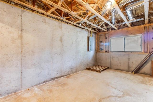 2726 N Woodridge, Wichita, KS 67226