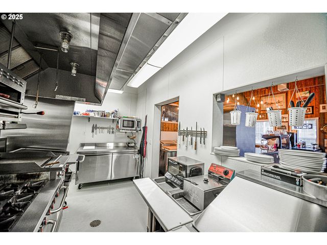 49215 HIGHWAY 30, Westport, OR 97016