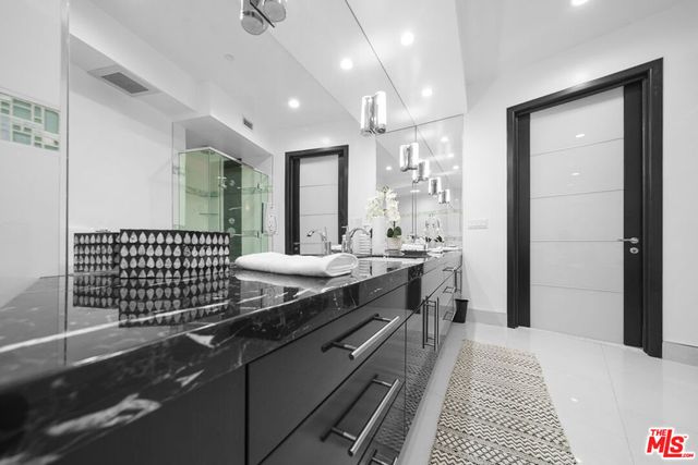 1318 Roxbury Drive 219, Los Angeles, CA 90035