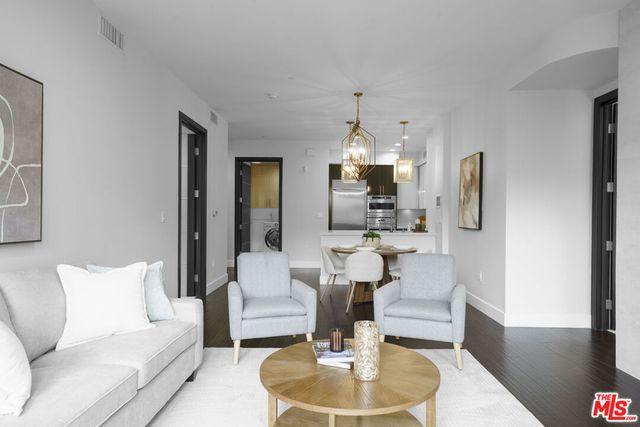 1318 Roxbury Drive 219, Los Angeles, CA 90035