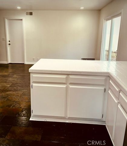 978 Modjeska, Costa Mesa, CA 92627