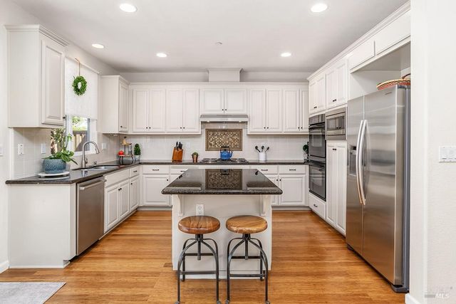 32 Brookline Dr, Novato, CA 94949