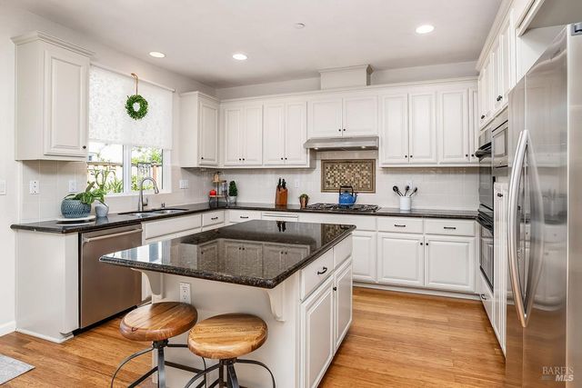 32 Brookline Dr, Novato, CA 94949