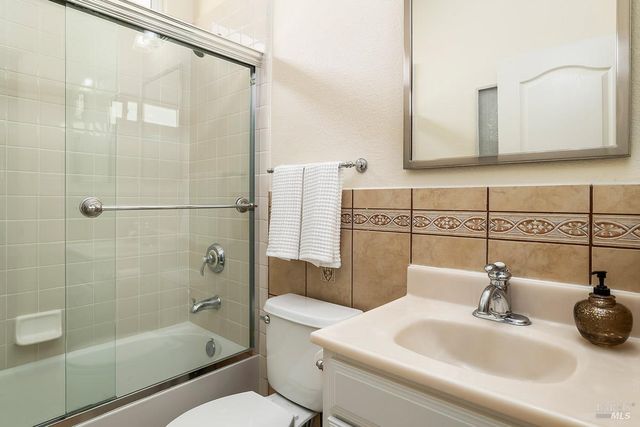 32 Brookline Dr, Novato, CA 94949