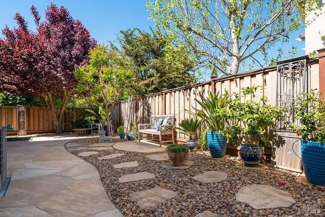 32 Brookline Dr, Novato, CA 94949