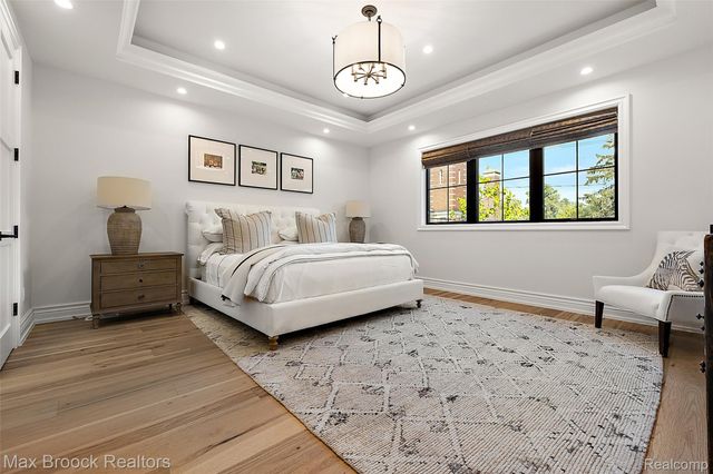 2438 Evergreen Drive, Royal Oak, MI 48073