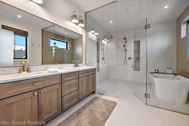 2438 Evergreen Drive, Royal Oak, MI 48073