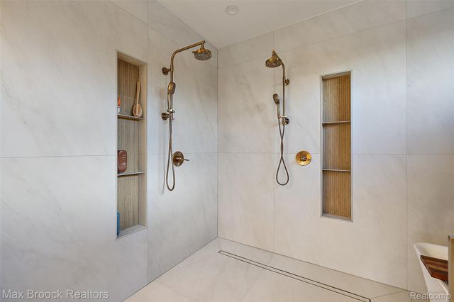 2438 Evergreen Drive, Royal Oak, MI 48073