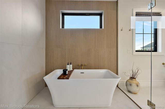 2438 Evergreen Drive, Royal Oak, MI 48073