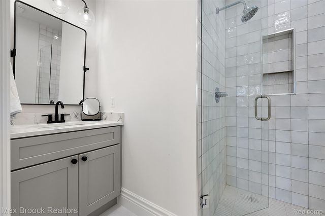 2438 Evergreen Drive, Royal Oak, MI 48073