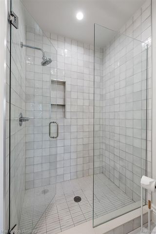 2438 Evergreen Drive, Royal Oak, MI 48073