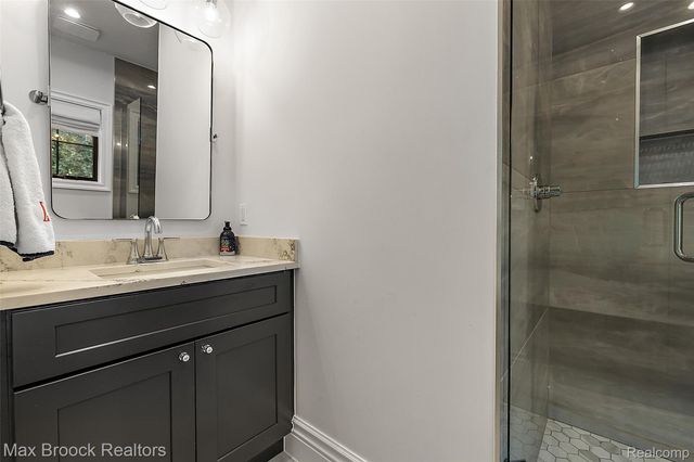 2438 Evergreen Drive, Royal Oak, MI 48073