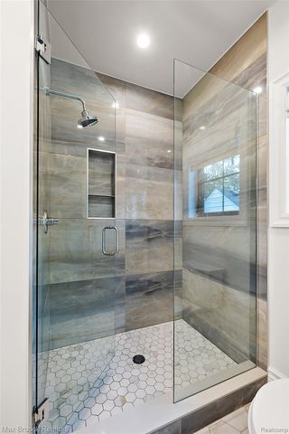 2438 Evergreen Drive, Royal Oak, MI 48073