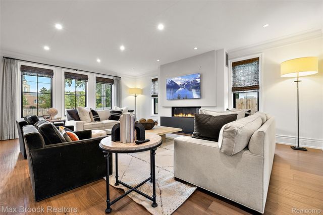 2438 Evergreen Drive, Royal Oak, MI 48073