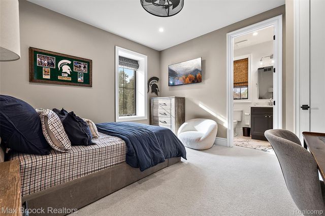 2438 Evergreen Drive, Royal Oak, MI 48073