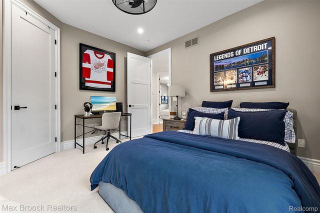 2438 Evergreen Drive, Royal Oak, MI 48073