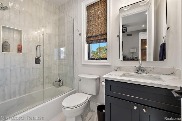 2438 Evergreen Drive, Royal Oak, MI 48073