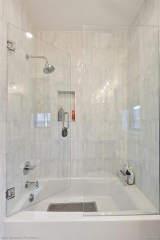 2438 Evergreen Drive, Royal Oak, MI 48073