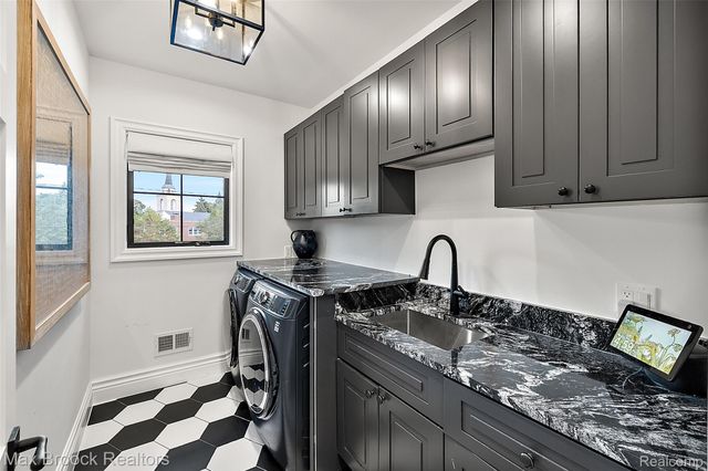 2438 Evergreen Drive, Royal Oak, MI 48073