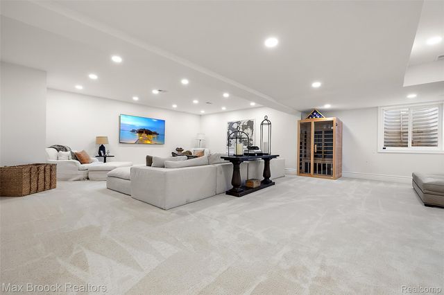 2438 Evergreen Drive, Royal Oak, MI 48073