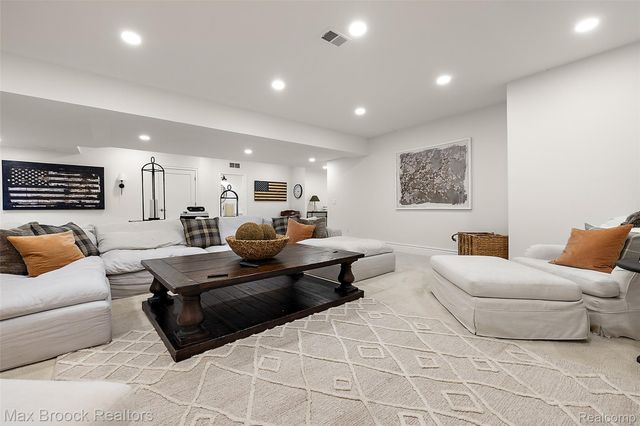 2438 Evergreen Drive, Royal Oak, MI 48073