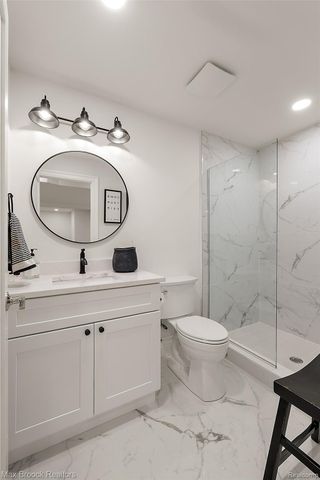 2438 Evergreen Drive, Royal Oak, MI 48073