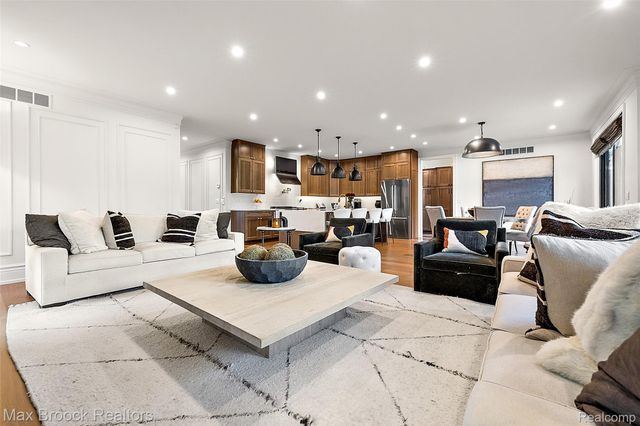 2438 Evergreen Drive, Royal Oak, MI 48073