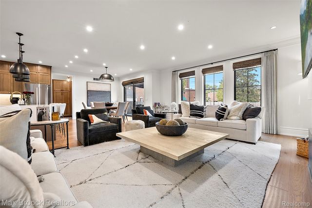 2438 Evergreen Drive, Royal Oak, MI 48073