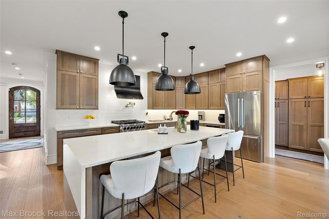 2438 Evergreen Drive, Royal Oak, MI 48073