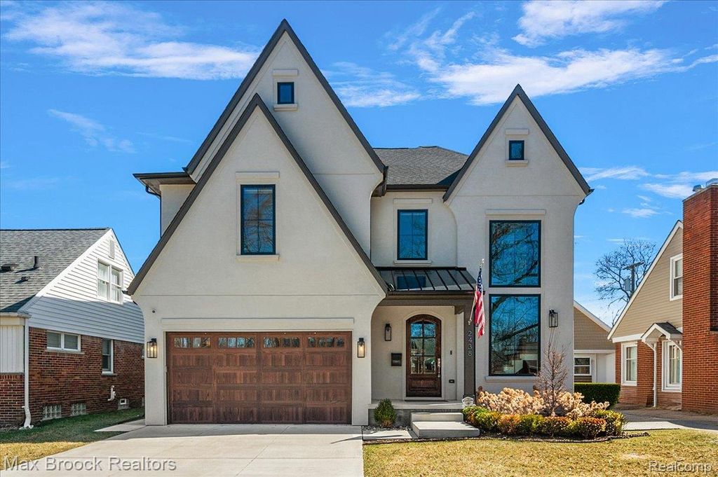 2438 Evergreen Drive, Royal Oak, MI 48073
