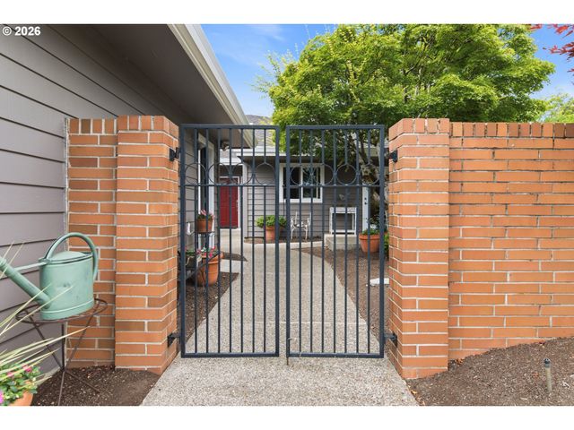 7465 Sw DOWNS POST Rd, Wilsonville, OR 97070