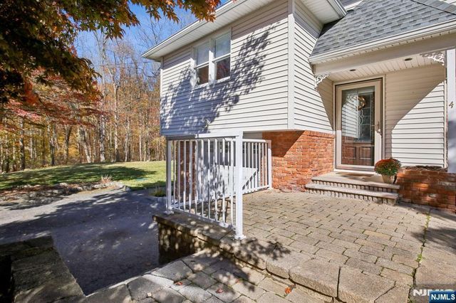 4 Ledgewood Trail, Kinnelon Borough, NJ 07405