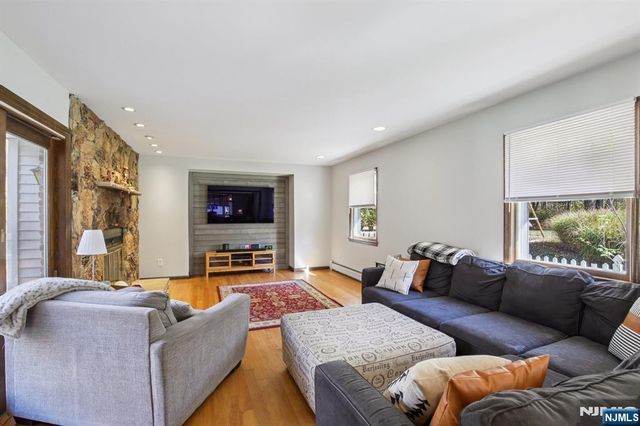 4 Ledgewood Trail, Kinnelon Borough, NJ 07405